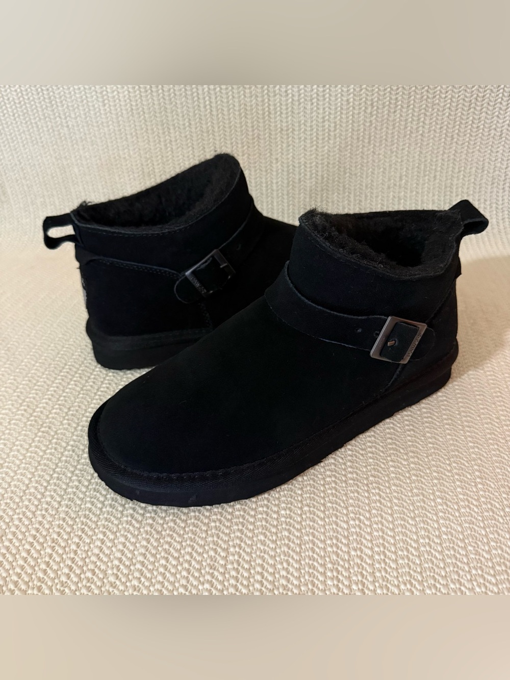 Pawz by Bearpaw women’s size 6 black faux suede fur lined ankle boots